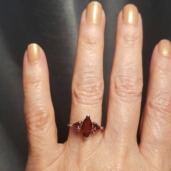 Sterling Silver and garnet ring - Picture 1 of 6